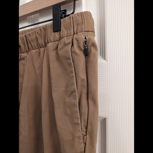 Old Navy Tech Jogger Pants - Picture 4 of 5